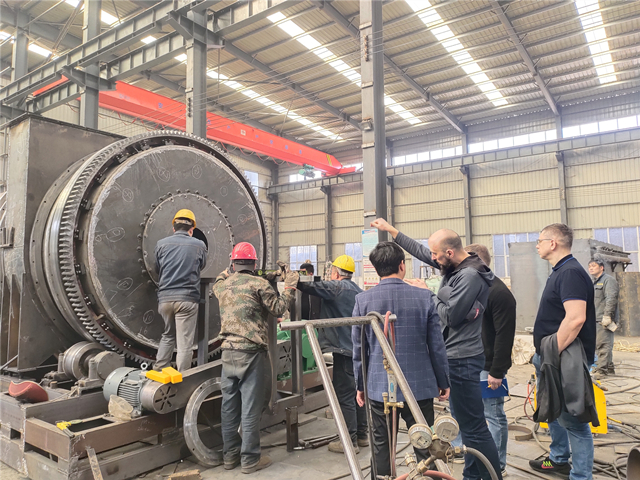 全球瞩目：俄罗斯客户来访考察多功能连续午夜成人在线观看