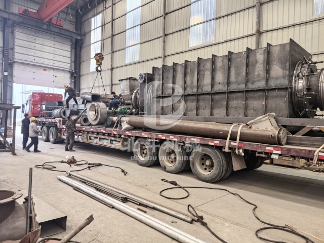 3辆大货车满载新型连续午夜成人在线观看驶向河南洛阳