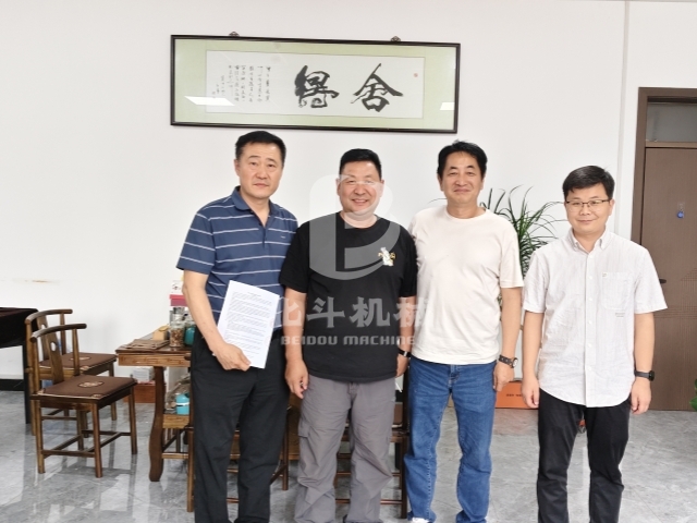 巩义午夜性色福利在线机械与韩国客户签署合作协议